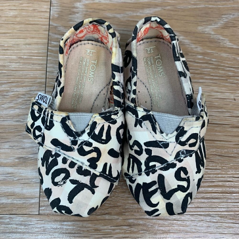 Toms Toddler Baby Girl Size 2 Slip On Shoes - Picture 5 of 9